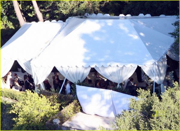 Οι πρώτες φωτογραφίες από τον γάμο του Robbie Williams