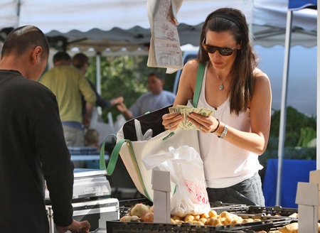 Η Jennifer Garner στη λαϊκή! 