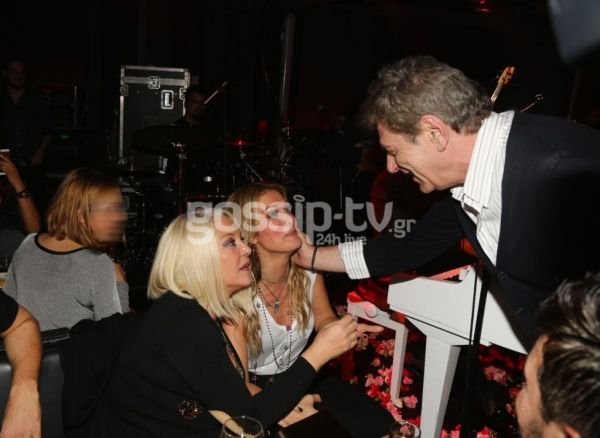 Ρούλα Κορομηλά: Μια κυρία στα μπουζούκια