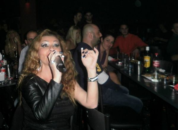 Πόπη Μαλλιωτάκη: Τα «έσπασε» στα μπουζούκια... μόλις χώρισε (;)