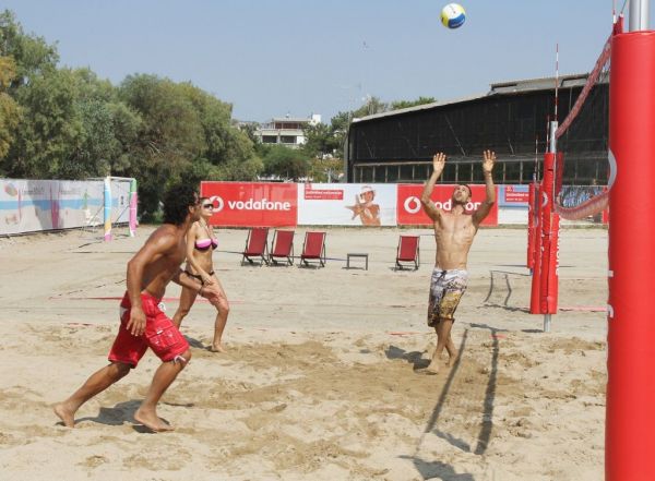 Beach volley με special celebrities