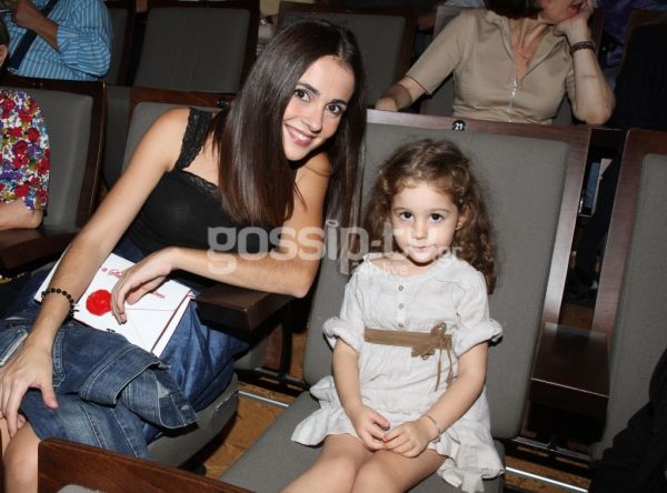 Ποιου διάσημου ζευγαριού είναι κόρη η χαριτωμένη δεσποινίδα;