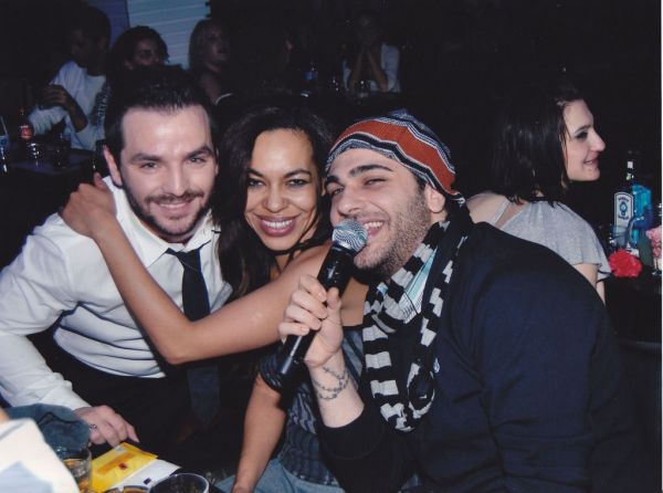 Ποιος επώνυμος «χτύπησε» κομποσκοίνι στο χέρι; 