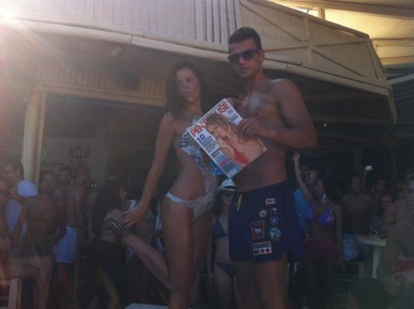 Συμβαίνει τώρα: Αλεξανδράκη-Λάσκαρη σε ξέφρενο πάρτι στη Μύκονο