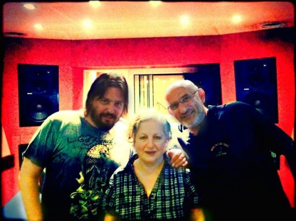 Γνωστοί ηθοποιοί διασκευάζουν το «Πλάτσα Πλούτσα»