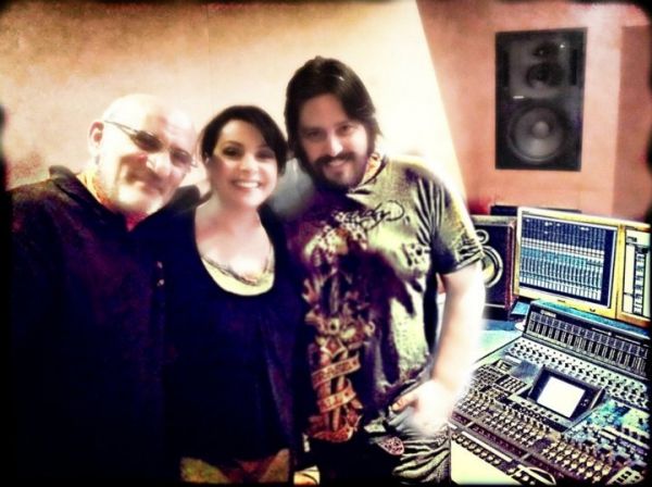 Γνωστοί ηθοποιοί διασκευάζουν το «Πλάτσα Πλούτσα»