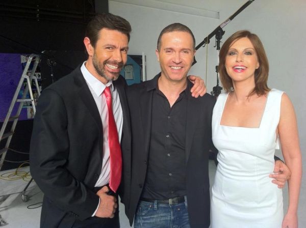 Στα backstage της παράστασης «Σ'αγαπάω αλλά»  που ανεβαίνει στο θέατρο «Αθηνά»