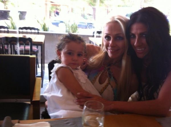 Μανιάνι-Γιαννούλης: Βάφτισαν την κόρη τους! (φωτό)