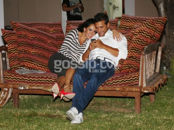 Αδάμ-Romero: Αυτοφωτογραφίζονται και περπατούν χεράκι χεράκι στην πρώτη δημόσια εμφάνισή τους