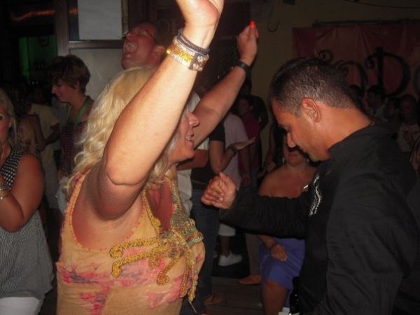 Πέρασε καλά  η Δήμητρα Παπανδρέου στην Ρόδο