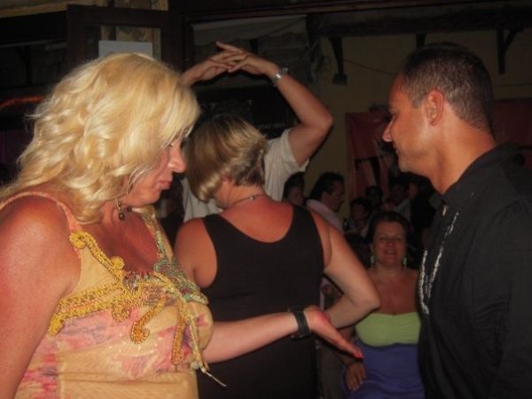 Πέρασε καλά  η Δήμητρα Παπανδρέου στην Ρόδο