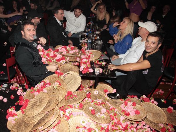 Αντώνης Ρέμος - λουλούδια: Σημειώσατε "Χ"