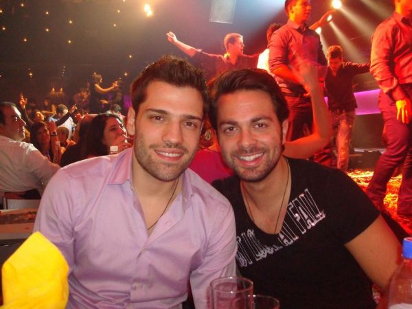 Λουλουδοπόλεμος στον Βασίλη Καρρά