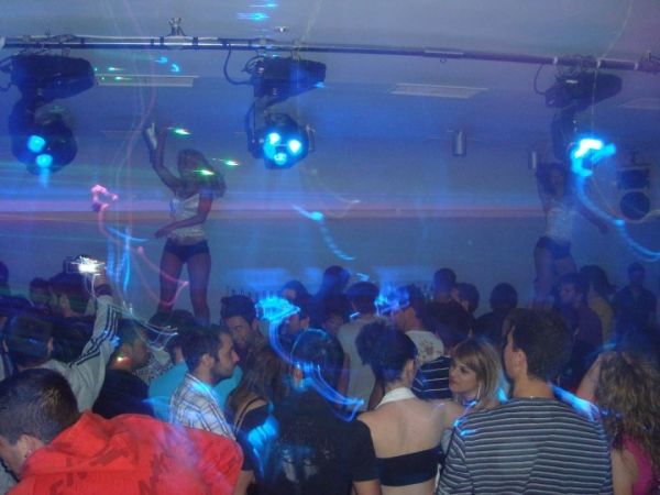 Sexy όσο ποτέ η Νάταλι Θάνου στη Λευκάδα 