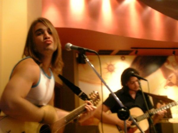 Ο Βασίλης Λογοθέτης του Greek Idol πιο sexy από ποτέ!