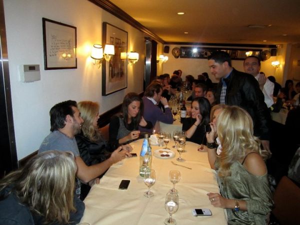 Με την σύζυγό του στην περιοδεία του ο Θάνος Πετρέλης 