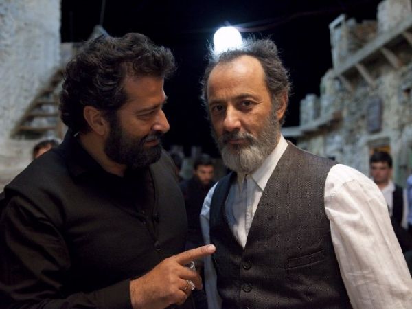 Το "Νησί": Ο έρωτας και τα γλέντια κυριαρχούν στο νησί μετά τον πόνο