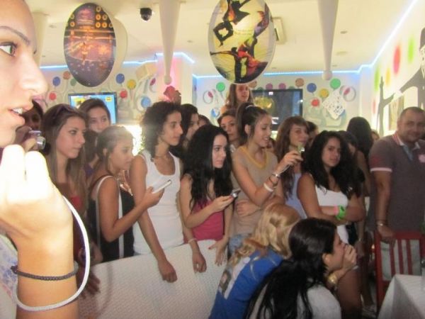 Αποθέωσαν τον Νίνο στην Κύπρο!