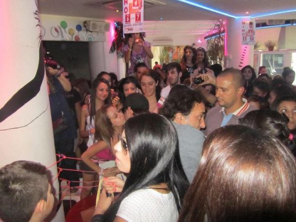 Αποθέωσαν τον Νίνο στην Κύπρο!