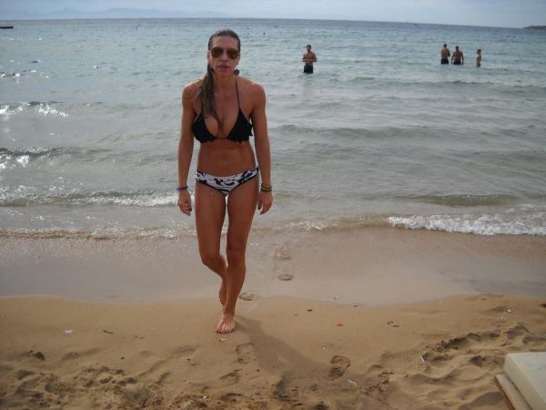 Τα μπάνια συνεχίζονται για τη Νίκη Πετρουλάκη