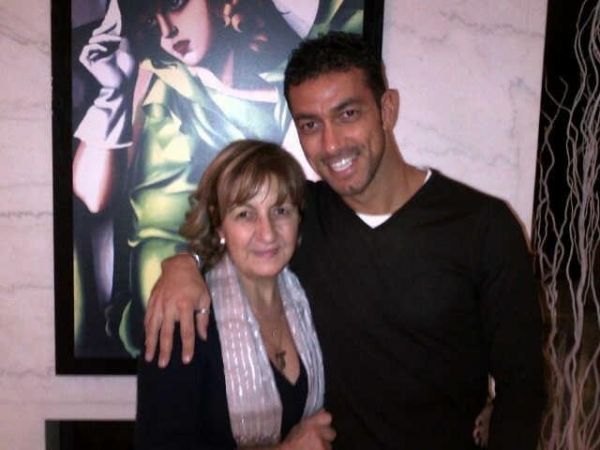 Ποιος ποδοσφαιριστής ανεβάζει στο Facebook φωτό με την μαμά του;