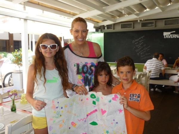 Ορθούλα Παπαδάκου: Γιόρτασε τα γενέθλιά της με τη βαφτιστήρα της 