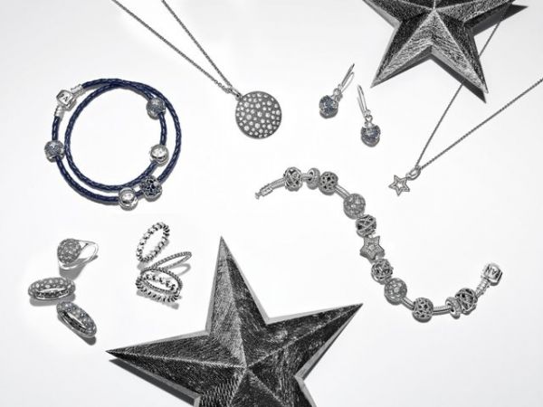 Η μαγεία των Χριστουγέννων μέσα από λαμπερά κοσμήματα PANDORA