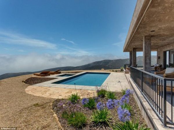 Μπρους Τζένερ: Δείτε την πολυτελή βίλα που αγόρασε!