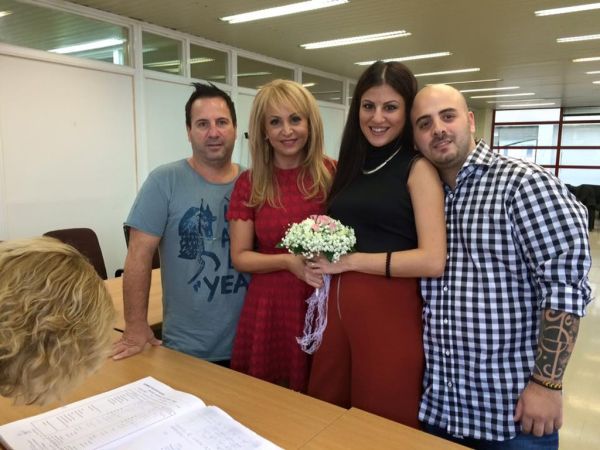 Παντρεύτηκε ο γιος γνωστής Ελληνίδας!