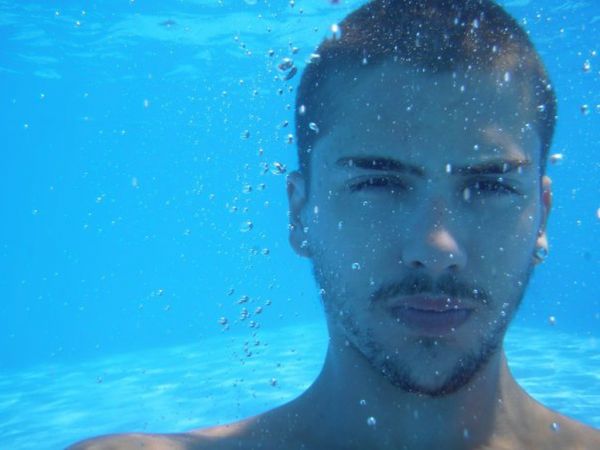 Αυτός ο κούκλος είναι γιος Έλληνα τραγουδιστή!