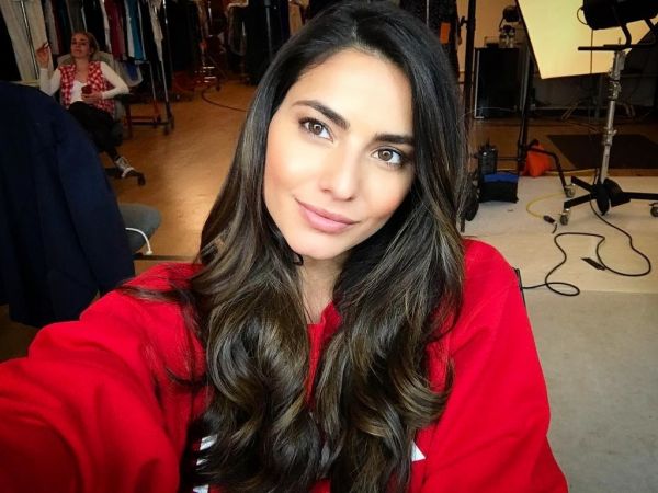 Hλιάνα Παπαγεωργίου: Η σερβιτόρα που κατέκτησε τις πασαρέλες και την καρδιά μας