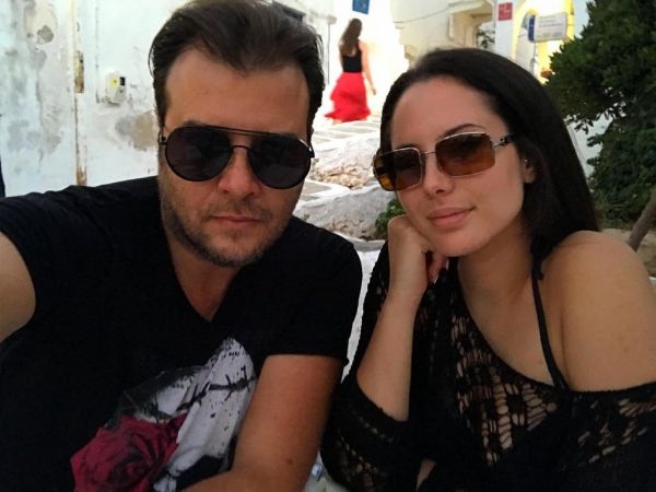 Λάμπης Λιβιεράτος: Στην Πάρο με την μικρή του κόρη