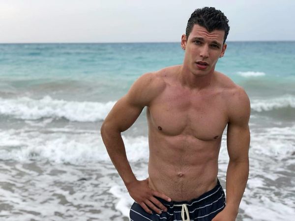 Βασίλης Μίχας: Ο «Μάνος» της σειράς «Η επιστροφή» «καίει καρδιές»