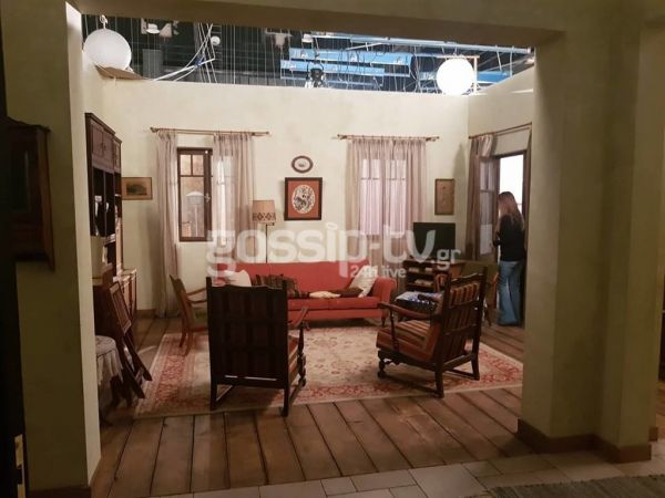 Πέτα τη φριτέζα: Δεν φαντάζεστε τι φωτογραφία βρήκαμε στον τοίχο της ταβέρνας του Γιάννη Μπέζου