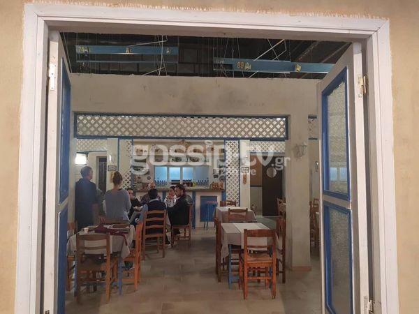 Πέτα τη φριτέζα: Δεν φαντάζεστε τι φωτογραφία βρήκαμε στον τοίχο της ταβέρνας του Γιάννη Μπέζου