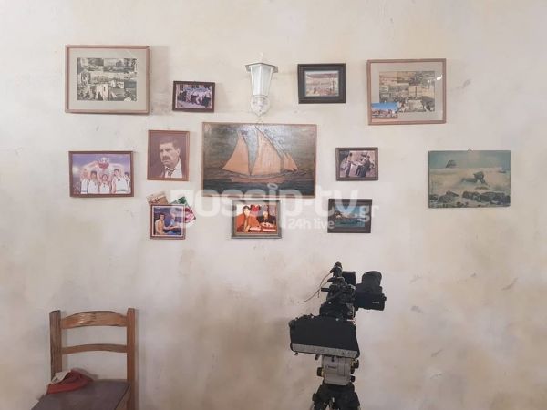 Πέτα τη φριτέζα: Δεν φαντάζεστε τι φωτογραφία βρήκαμε στον τοίχο της ταβέρνας του Γιάννη Μπέζου