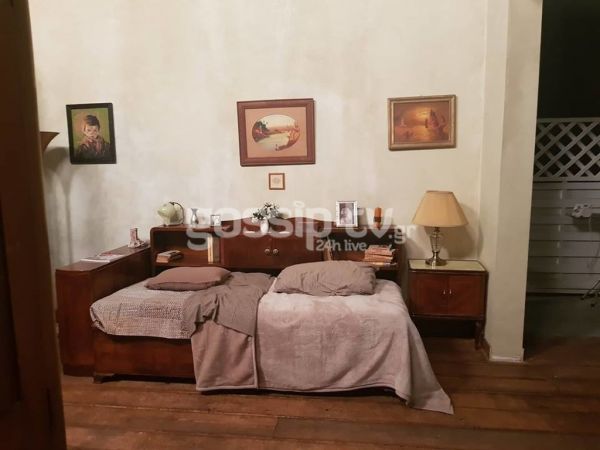 Πέτα τη φριτέζα: Δεν φαντάζεστε τι φωτογραφία βρήκαμε στον τοίχο της ταβέρνας του Γιάννη Μπέζου