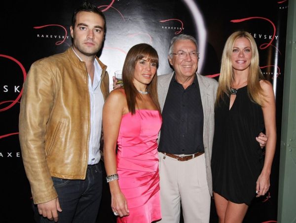 Video: Πάρτι προς τιμήν της Ζέτας Μακρυπούλια 