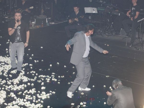 Δείτε καρέ-καρέ το ζεϊμπέκικο του Τάσου Μητρόπουλου στο Ρέμο