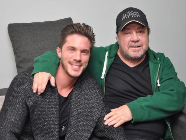 Η φωτογραφία του Οικονομόπουλου με τον Πάριο και το συγκινητικό μήνυμα