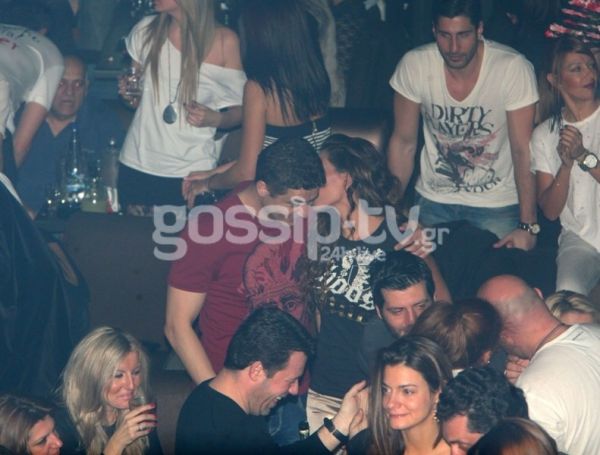 Αντώνης Σρόιτερ: Με μελαχρινή συνοδό στα μπουζούκια