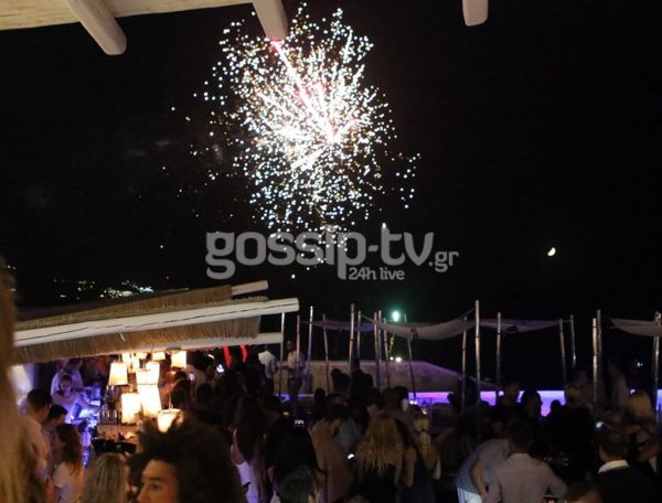 Οι celebrities πήγανε σε επίδειξη μόδας στη Μύκονο