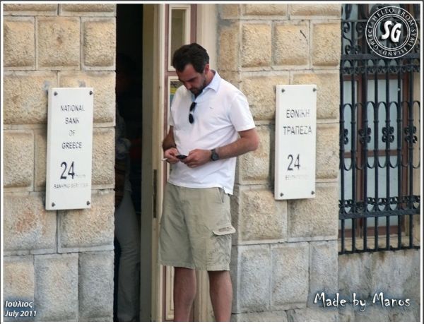 Καρέ-καρέ οι διακοπές Νικόλαου-Τατιάνα στη Σύμη 