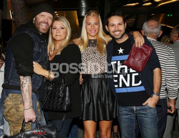 Μια selfie φωτογραφία για την Λάουρα Νάργιες!