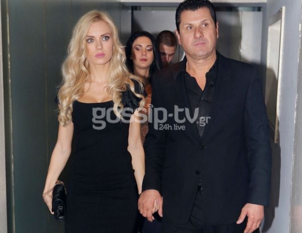 Βρε Τζούλια μην κοιτάζεις τα μηνύματα του συντρόφου σου! Ντροπή!