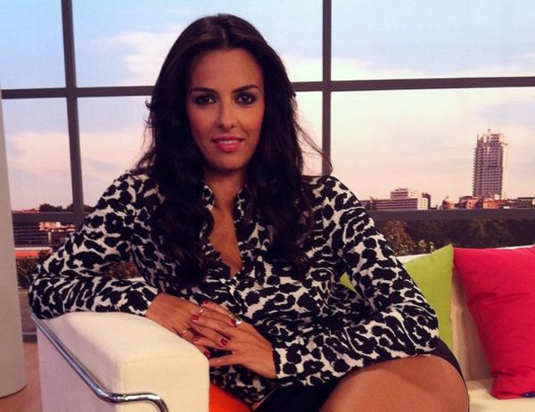 Μαμά και κόρη ποζάρουν με τα καινούργια τους σανδάλια!