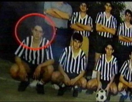 Το φωτογραφικό άλμπουμ του Μιχάλη Χατζηγιάννη και τα παιδικά του χρόνια