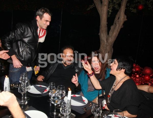 Οι «Ζείτε παίδες Ελλήνων» το «έριξαν» έξω