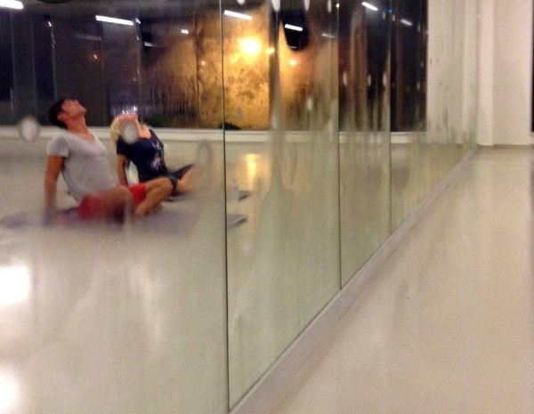 Η Ρούλα Κορομηλά «λιώνει» στη hot yoga (Φωτό)