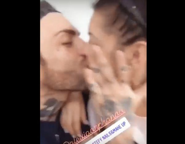 Power Of Love: Ζευγάρι με πασίγνωστο τραγουδιστή παίκτρια του ριάλιτι – Τα φιλιά και οι κοινές φωτό